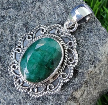 Zilveren edelsteen hanger met Emerald, Robijn en Saffier